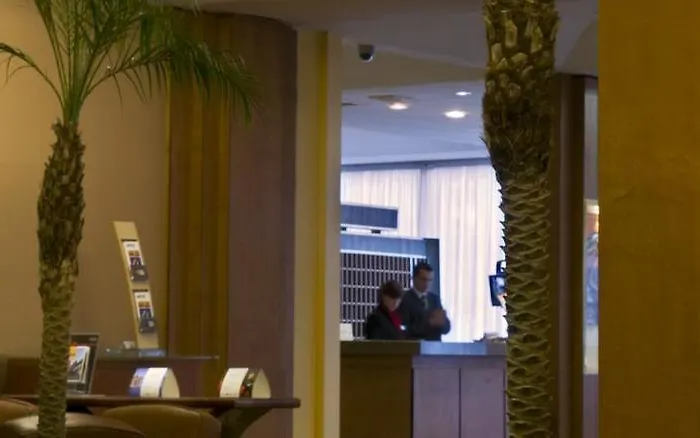 Mercure Centre Gare 호텔 4*